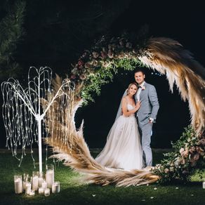 Image of Arco Decorativo per Matrimoni - Dorato & 1 x Salice Piangente Luminoso LED Bianco - 180cm - Luci Calde